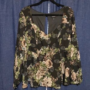 Torrid size 1 blouse, skulls and flowers print